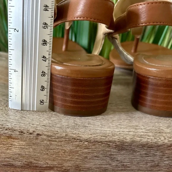 Michael Kors Charlton Thong Sandals - Picture 8 of 9